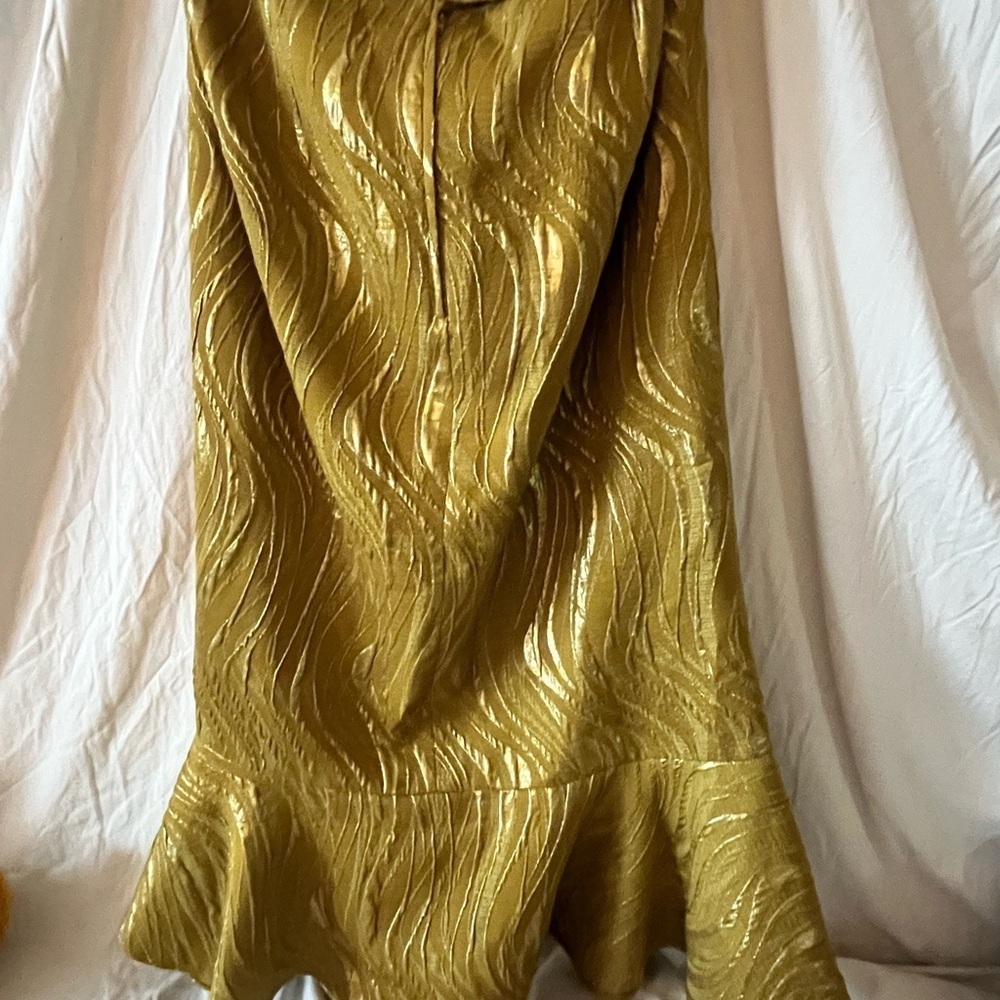 Gold skirt 18w 
Gospel - Picture 3 of 4
